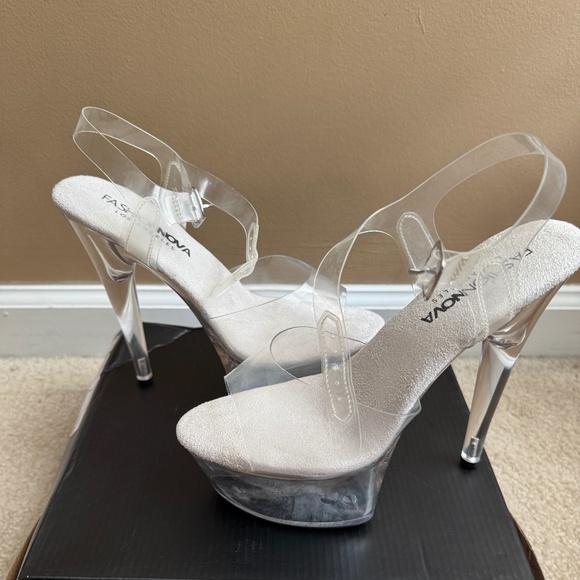 Fashion nova  Extreme Platform Heels - Picture 4 of 5